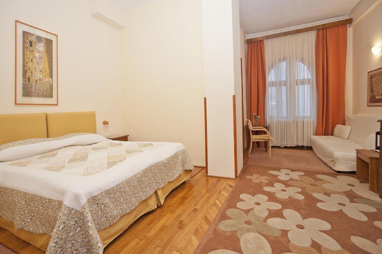 Vila Camelia Hotel Sinaia Room photo